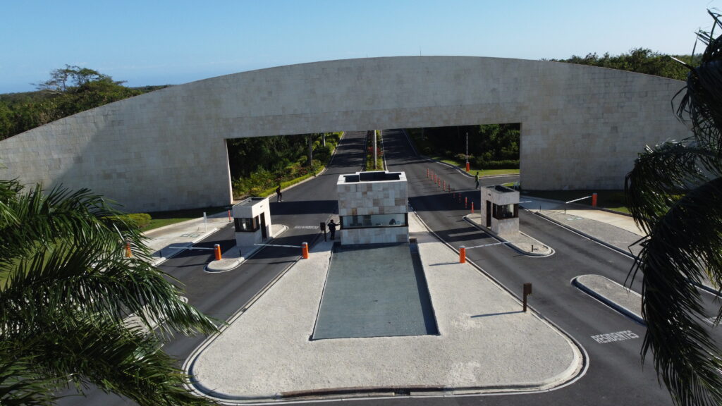Entrada de Acceso - Playa Nueva Romana